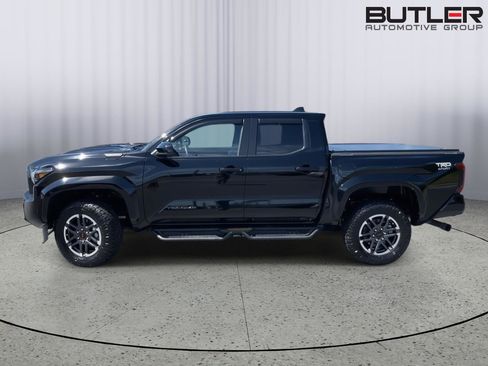 Used 2024 Toyota Tacoma TRD Sport image 2