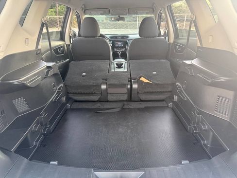 Used 2017 Nissan Rogue SV w/ Midnight Edition image 32