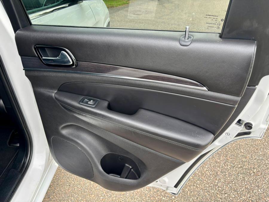 Used 2020 Jeep Grand Cherokee Overland AWD/4WD image 16