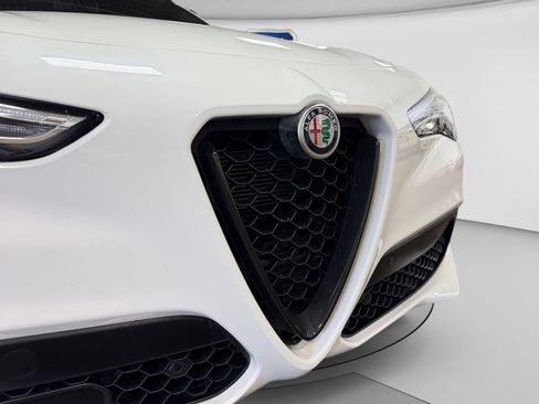 Used 2022 Alfa Romeo Stelvio Veloce AWD/4WD image 11
