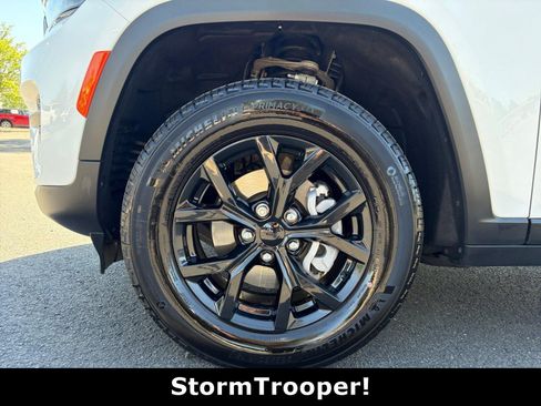 Used 2025 Jeep Grand Cherokee Altitude AWD/4WD image 11