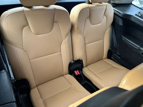 Used 2016 Volvo XC90 T6 Momentum w/ Momentum Plus Package AWD/4WD image 18