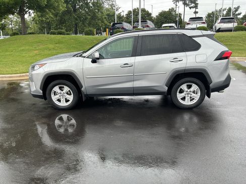 Used 2019 Toyota RAV4 XLE w/ Convenience Package AWD/4WD image 7