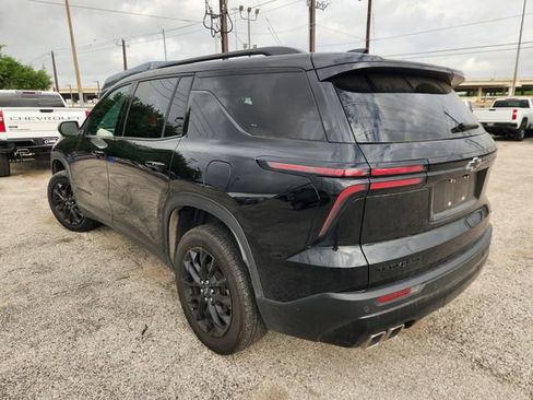 Used 2024 Chevrolet Traverse LT w/ Midnight/Sport Edition image 4