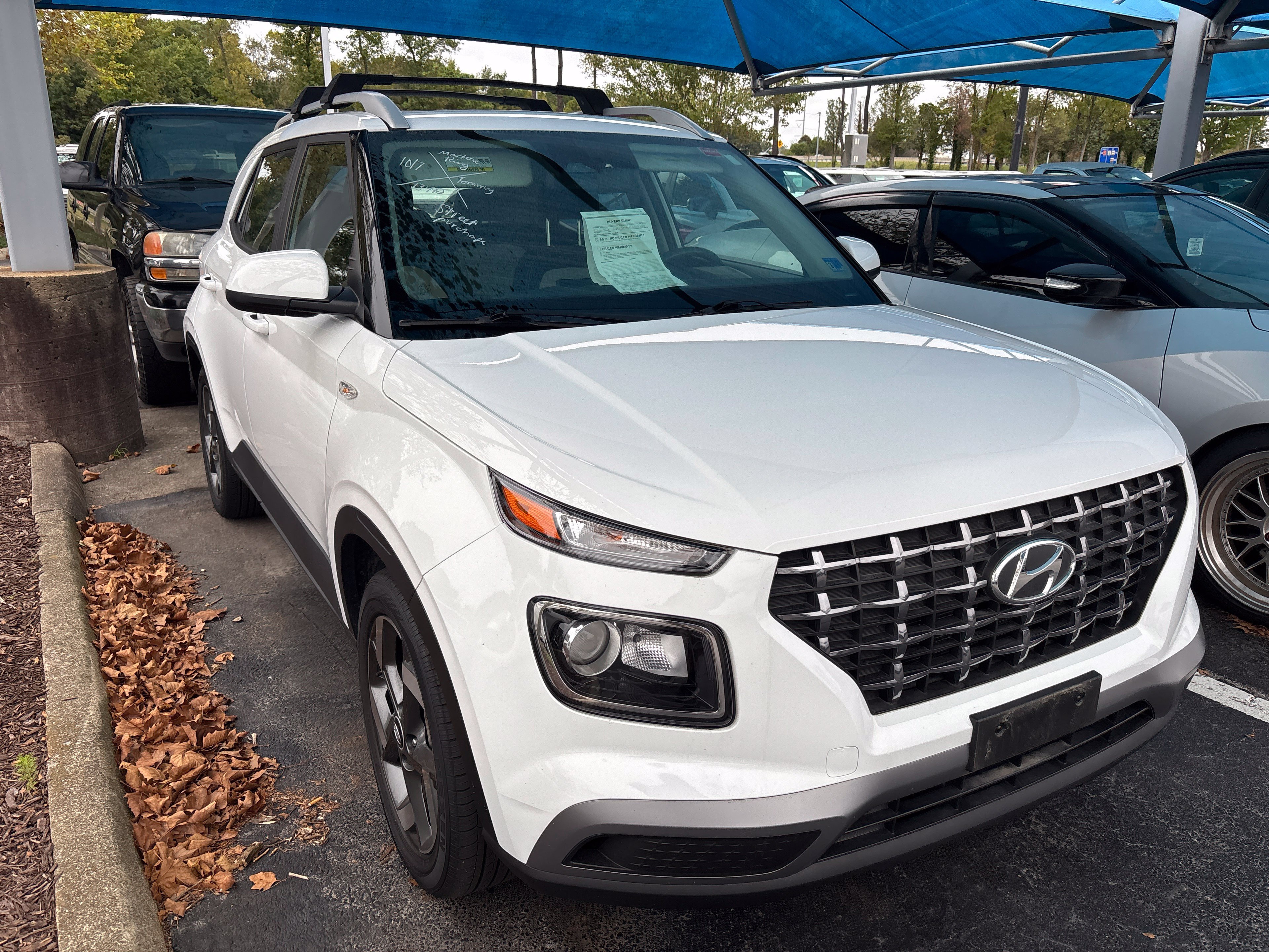Used 2024 Hyundai Venue SEL FWD image 1