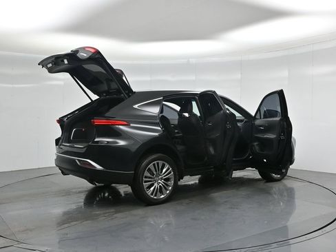 Used 2024 Toyota Venza Limited image 5