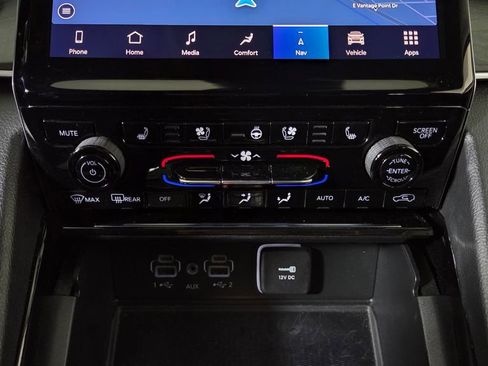 Used 2023 Jeep Grand Cherokee L Limited w/ Luxury Tech Group II AWD/4WD image 27