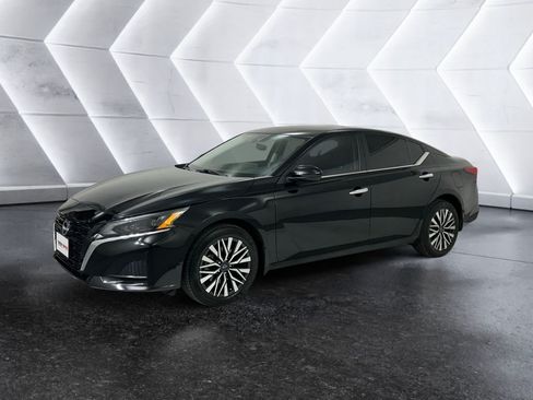 Used 2024 Nissan Altima 2.5 SV w/ SV Premium Package AWD/4WD image 3