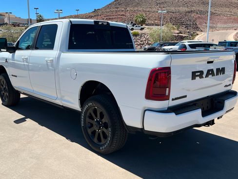 New 2026 RAM 2500 Laramie AWD/4WD image 3