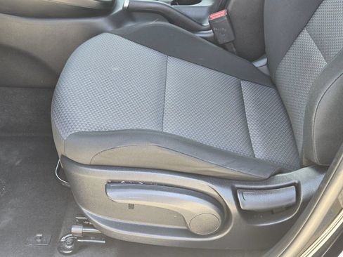 Used 2025 Kia Soul LX w/ LX Technology Package FWD image 26