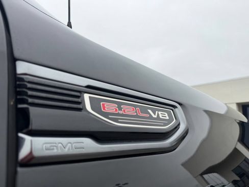 Used 2022 GMC Sierra 1500 AT4 w/ Technology Package AWD/4WD image 8