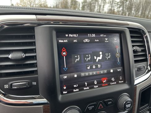 Used 2018 RAM 1500 Laramie AWD/4WD image 18