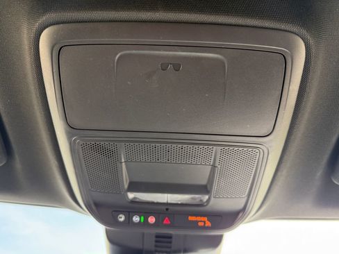Used 2025 Buick Enclave Preferred AWD/4WD image 33