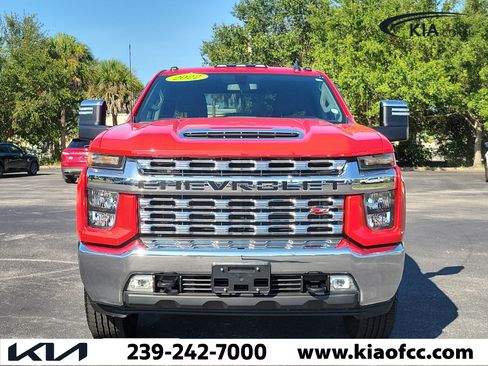 Used 2022 Chevrolet Silverado 2500 LT w/ Convenience Package AWD/4WD image 2