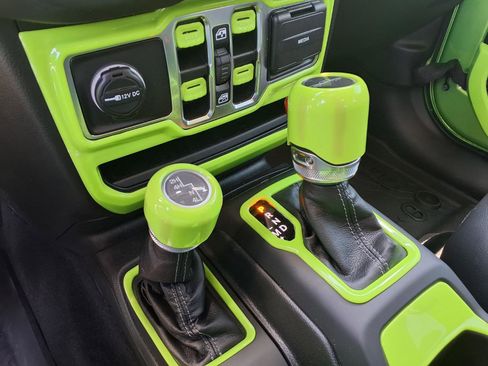 Used 2025 Jeep Gladiator Sport AWD/4WD image 19