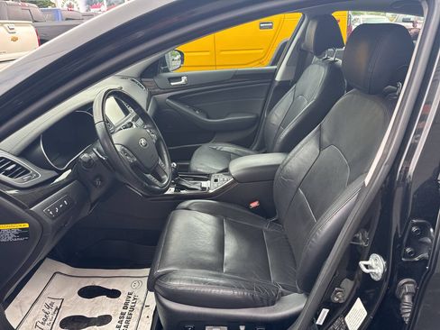 Used 2015 Kia Cadenza Premium w/ Technology Package FWD image 13