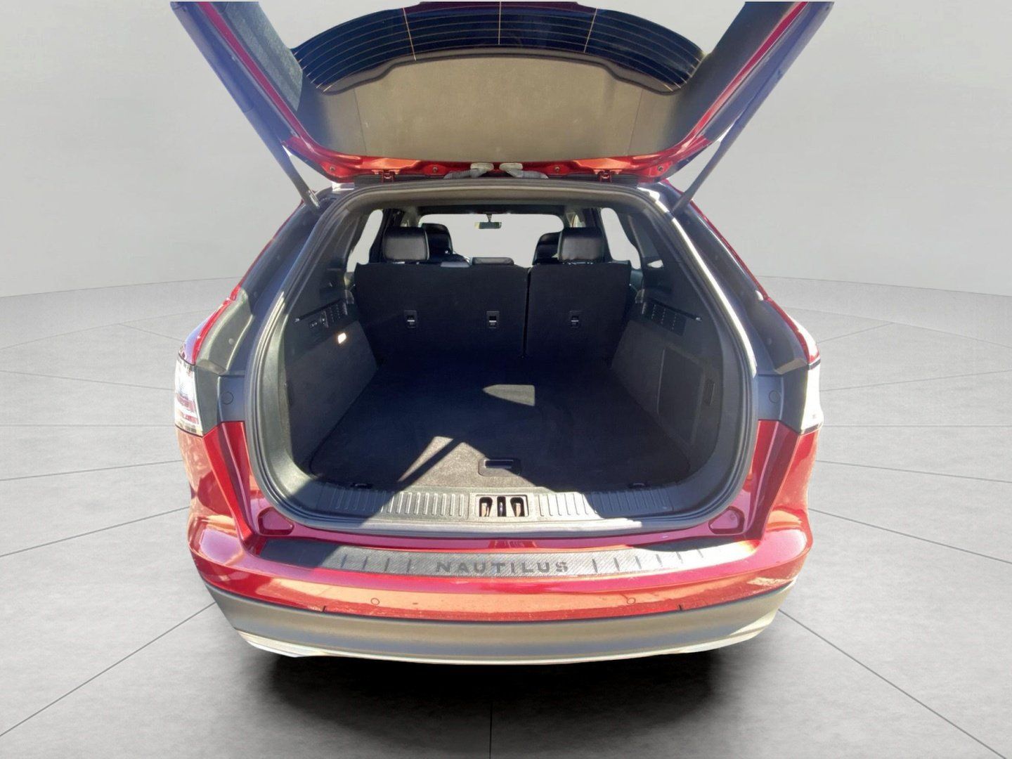 Used 2019 Lincoln Nautilus Select AWD/4WD image 12