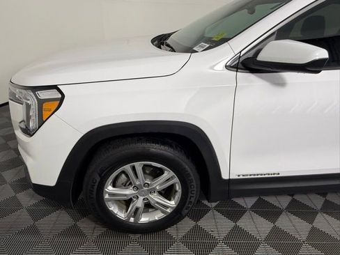 Used 2022 GMC Terrain SLE w/ Driver Convenience Package image 13