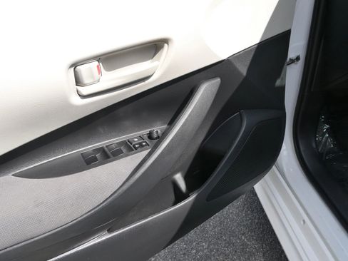 Used 2022 Toyota Corolla LE image 14