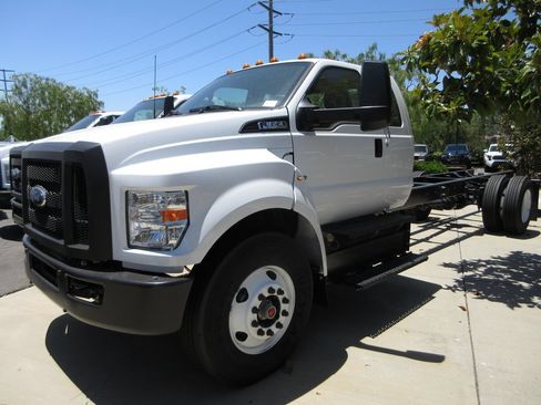 New 2026 Ford F650 2WD SuperCab Super Duty image 1