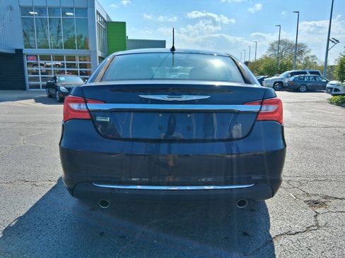 Used 2012 Chrysler 200 Touring FWD image 8