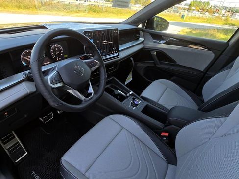 New 2026 Volkswagen Tiguan SE R-Line FWD image 19