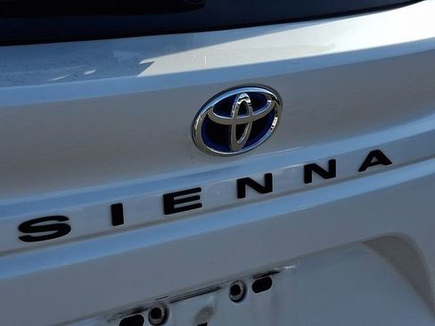 Used 2024 Toyota Sienna XLE image 30