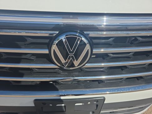 Used 2024 Volkswagen Atlas SE w/ Black Wheel Package AWD/4WD image 23