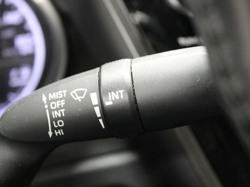 Used 2018 Toyota Camry SE FWD image 31