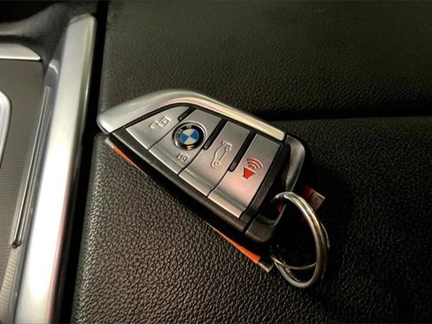 Used 2021 BMW X6 xDrive40i w/ M Sport Package image 11