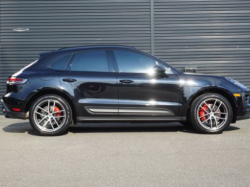 Certified 2022 Porsche Macan S AWD/4WD image 9