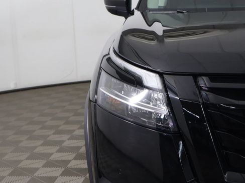 Used 2023 Nissan Pathfinder SL w/ Black Appearance Package AWD/4WD image 15