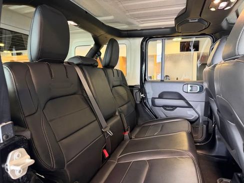 Used 2023 Jeep Wrangler Unlimited Sahara AWD/4WD image 22