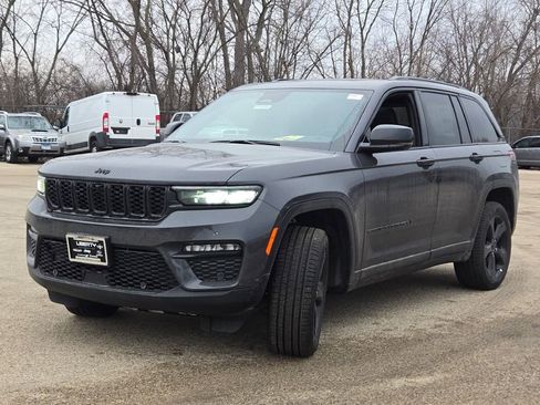 Used 2025 Jeep Grand Cherokee Limited w/ Luxury Tech Group II image 5