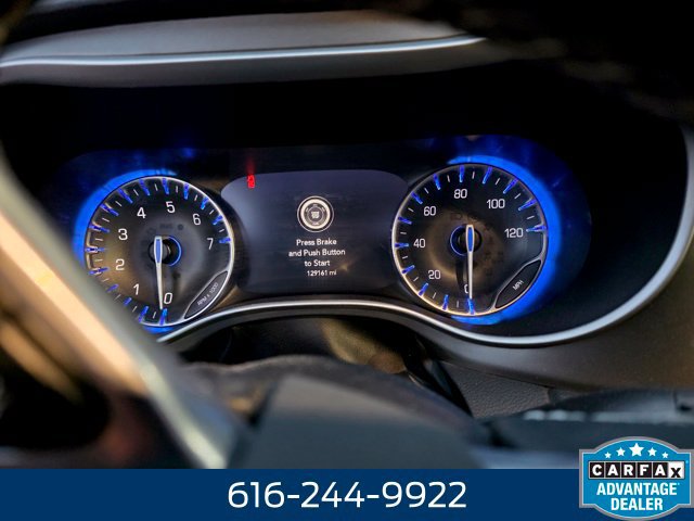 Used 2022 Chrysler Pacifica Touring-L FWD image 4