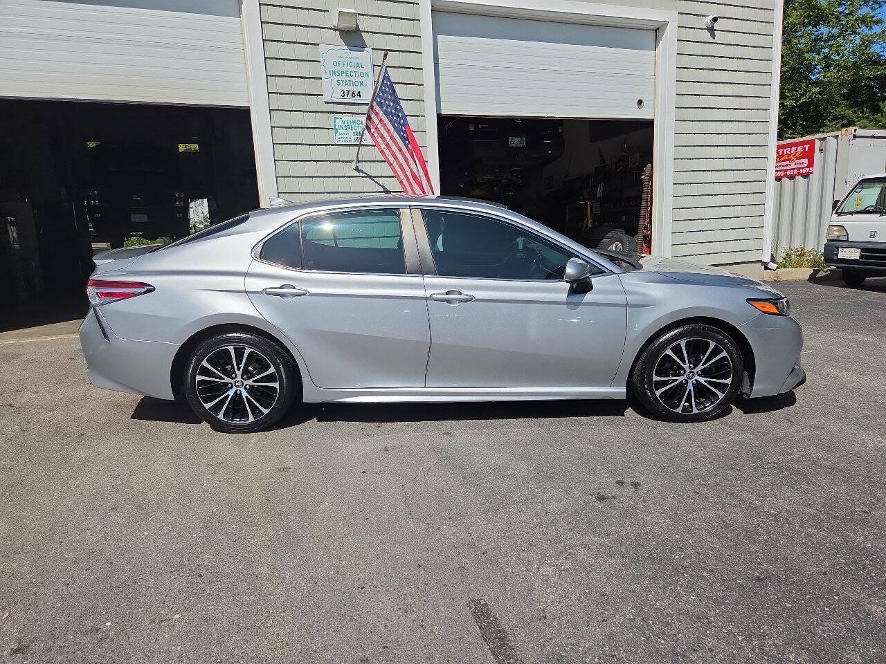 Used 2020 Toyota Camry SE FWD image 7