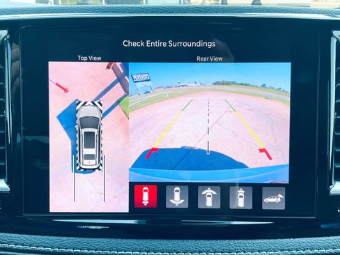 New 2025 Chrysler Pacifica Select image 46