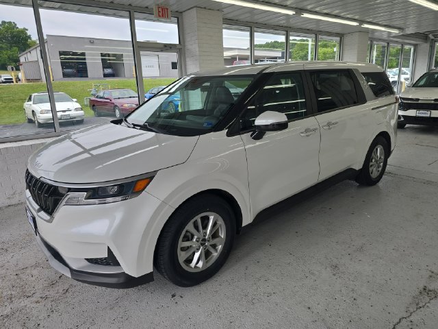 Certified 2024 Kia Carnival LX FWD image 2