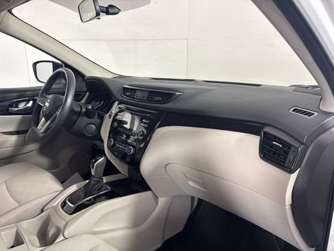 Used 2018 Nissan Rogue Sport SV AWD/4WD image 31