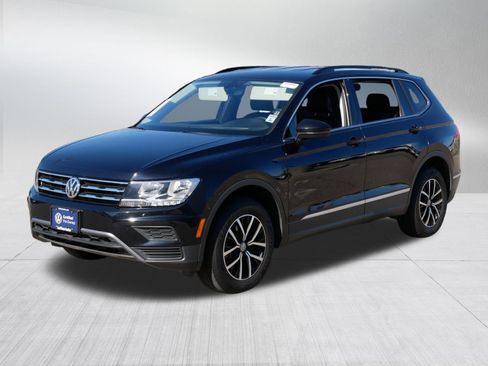 Certified 2021 Volkswagen Tiguan SE image 3