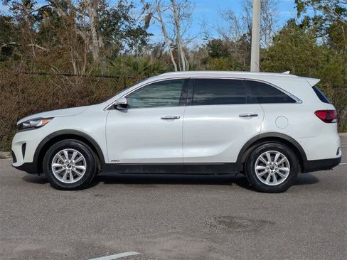 Used 2019 Kia Sorento LX w/ LX Convenience Package image 2