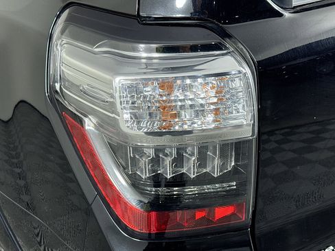 Used 2018 Toyota 4Runner TRD Off-Road image 33