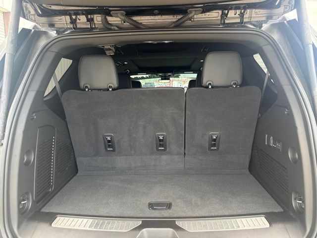 Used 2025 Chevrolet Tahoe High Country AWD/4WD image 12