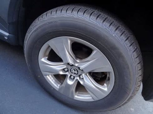 Used 2022 Toyota RAV4 XLE image 21