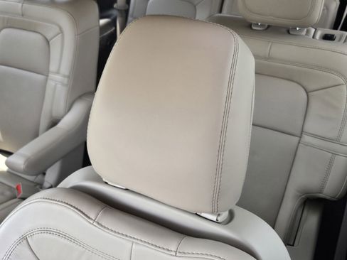 Used 2022 Lincoln Aviator Reserve w/ Equipment Group 201A AWD/4WD image 23