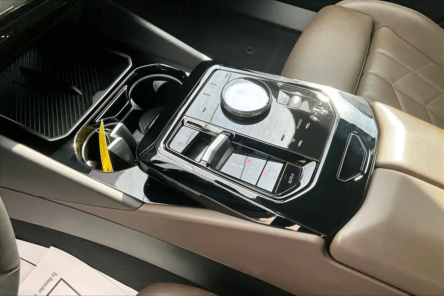 Used 2025 BMW 530i w/ Premium Package RWD image 17