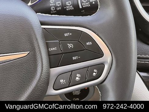 Used 2023 Chrysler Pacifica Limited image 15