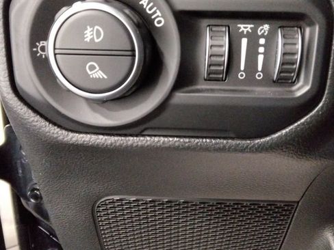 Used 2021 Jeep Gladiator Overland image 18