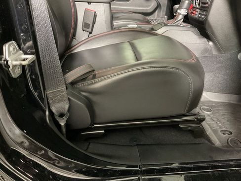 Used 2020 Jeep Wrangler Unlimited Rubicon w/ Uconnect 4C Nav & Sound Group AWD/4WD image 39