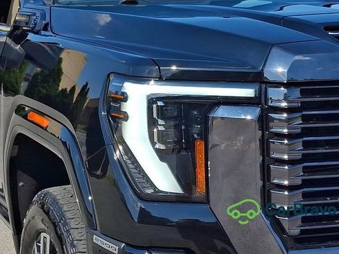 Used 2024 GMC Sierra 2500 Denali Ultimate w/ Max Trailering Package AWD/4WD image 9